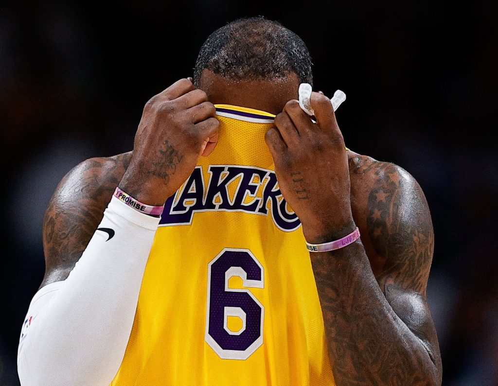 Lakers Kalah di Pertandingan Pertama Tuai Kekecewaan LeBron James